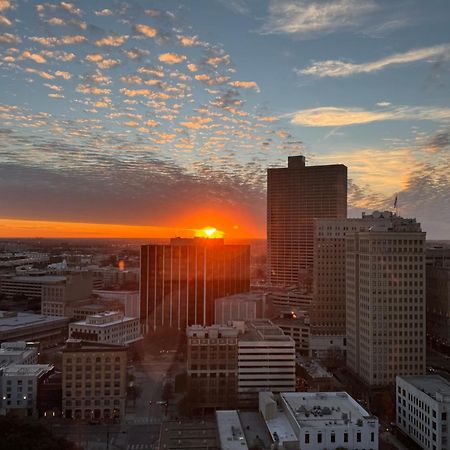 Cowboy Live, Laugh, & Loft Fort Worth 2 Bedroom Loft Downtown Esterno foto