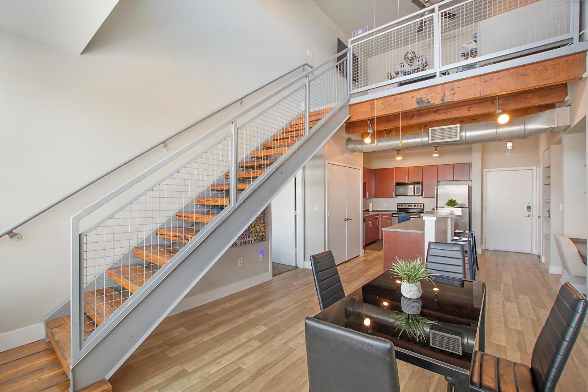 Cowboy Live, Laugh, & Loft Fort Worth 2 Bedroom Loft Downtown Esterno foto