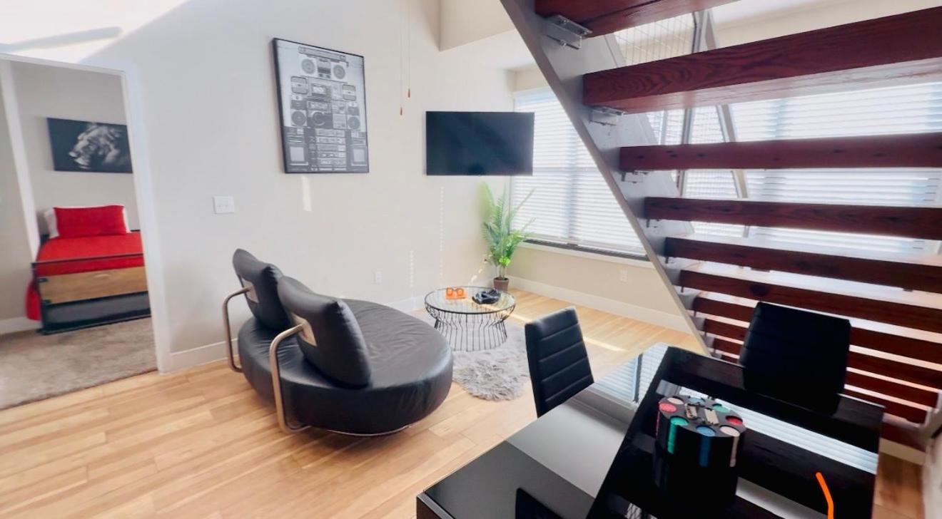 Cowboy Live, Laugh, & Loft Fort Worth 2 Bedroom Loft Downtown Esterno foto